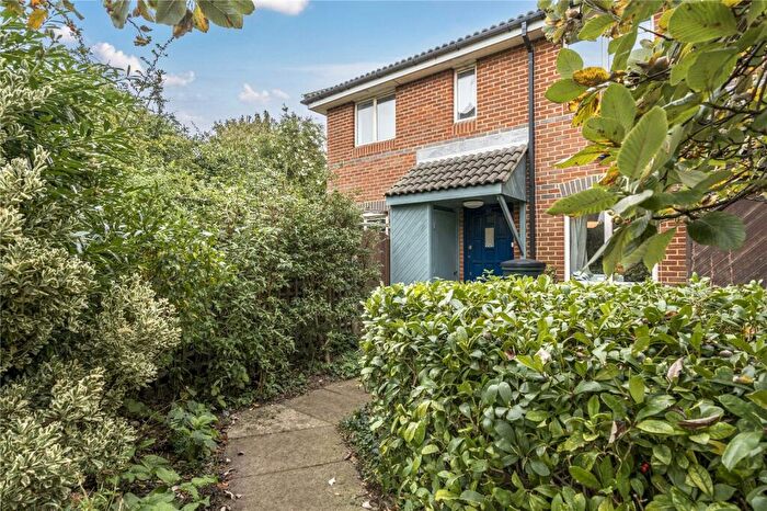 2 Bedroom End Of Terrace House For Sale In Finsbury Park Avenue, London, N4