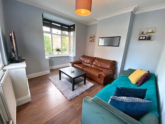 4 Bedroom Detached House To Rent In Purley Knoll, Purley, CR8