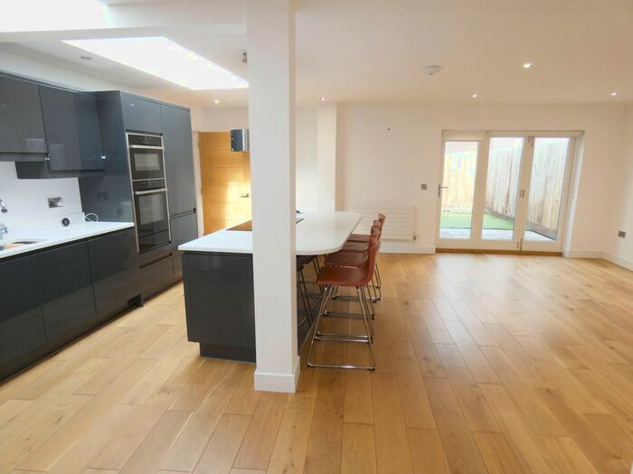 2 Bedroom Maisonette To Rent In Station Road, Hampton, TW12
