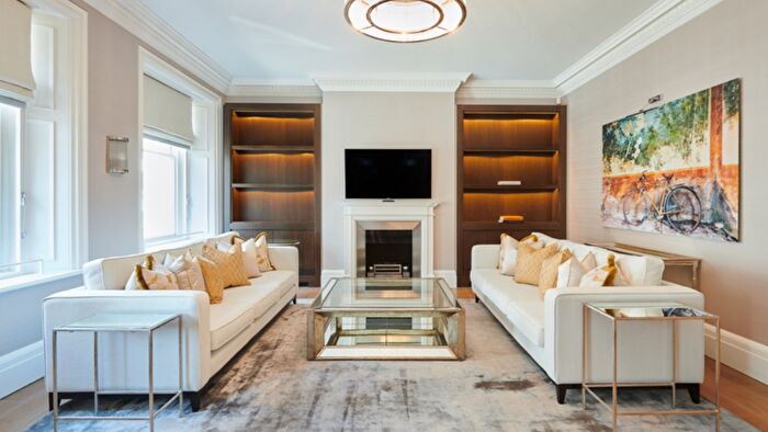 3 Bedroom Flat To Rent In Duke Street, London, W1K