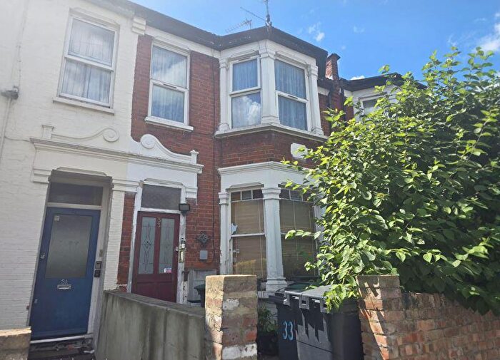 2 Bedroom Flat For Sale In Coniston Road, London, N17
