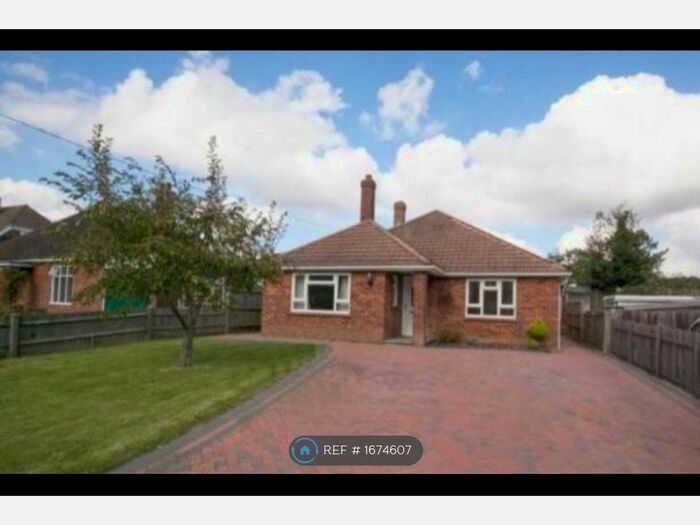 4 Bedroom Bungalow To Rent In Main Street, Peasmarsh, TN31