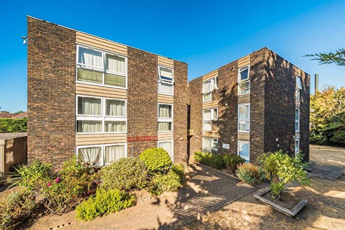 2 Bedroom Flat For Sale In Nelson Road, Whitton, TW3