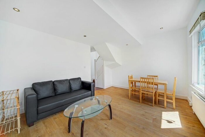 2 Bedroom Flat To Rent In Napier Road, Kensal Green, London, NW10