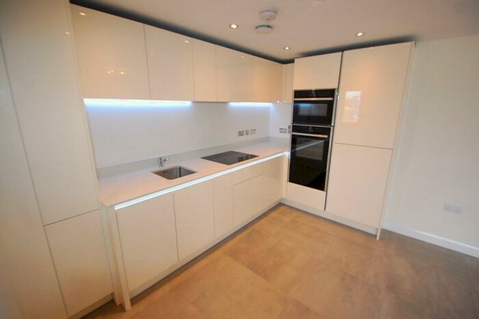 2 Bedroom Apartment To Rent In The Lakeside, Burton Upon Trent, Staffordshire, DE13