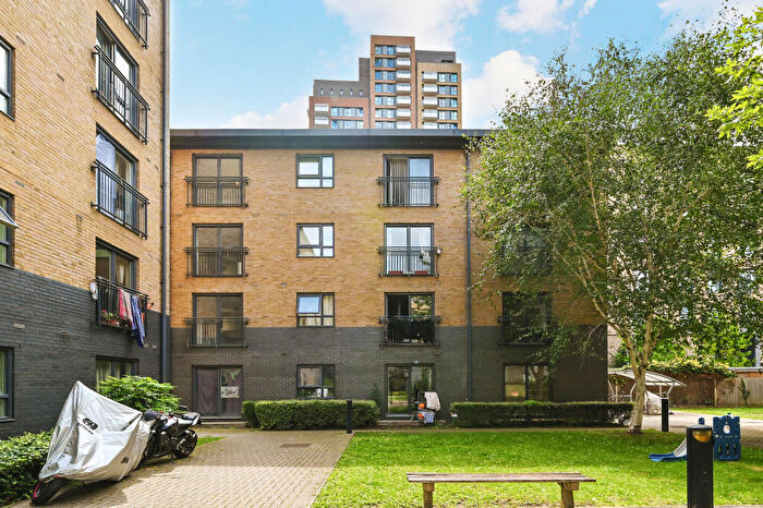 1 Bedroom Flat For Sale In Shire House, Bromley By Bow, E3
