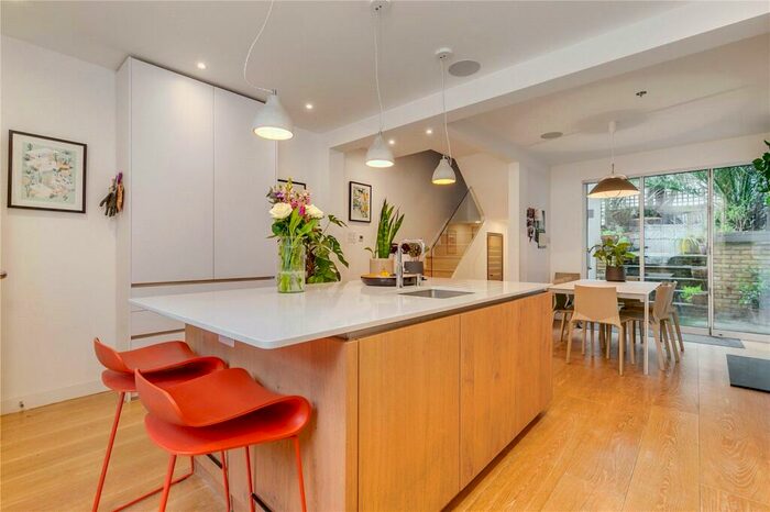 3 Bedroom House To Rent In St. Paul Street, Angel, N1