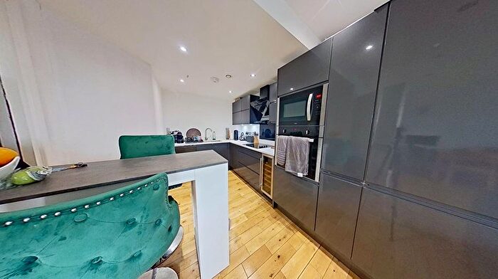 2 Bedroom Flat To Rent In - New York Road, Leeds, LS2