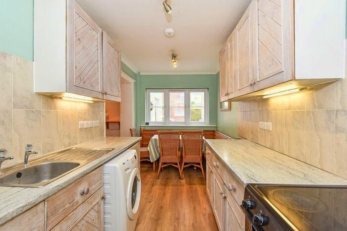 4 Bedroom Detached House To Rent In Victoria Road, Chichester, PO19