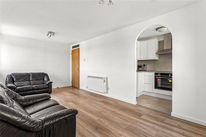 1 Bedroom Apartment To Rent In Riverside Close, London, E5