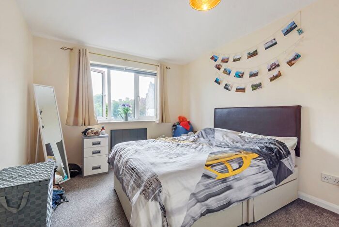 1 Bedroom Flat To Rent In Wellington Road, London, SW19