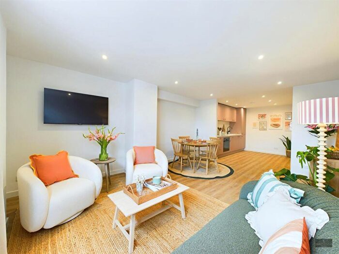 2 Bedroom Flat To Rent In South Street, Exeter, EX1