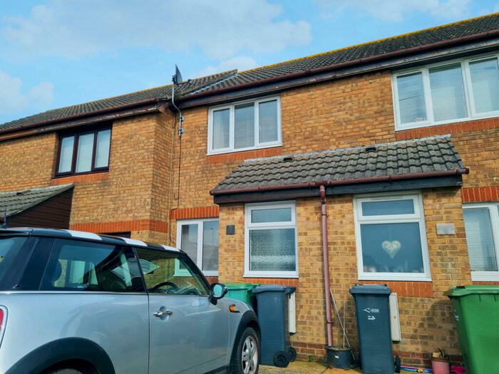 2 Bedroom House To Rent In Fairfield Gardens, Lake, PO36