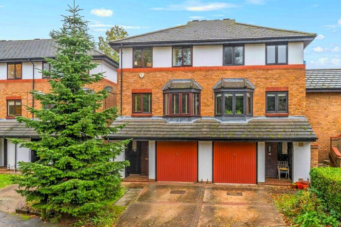 4 Bedroom Town House To Rent In The Knowle, Hoddesdon, EN11