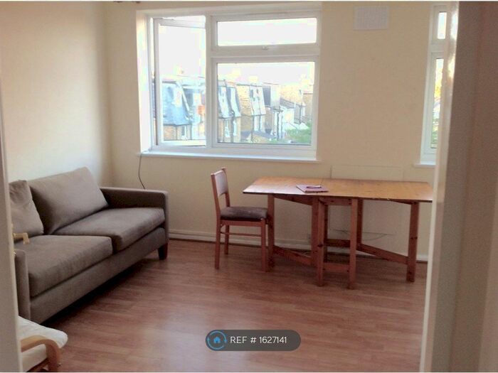 3 Bedroom Flat To Rent In Garratt Lane Wandsworth, London, SW17