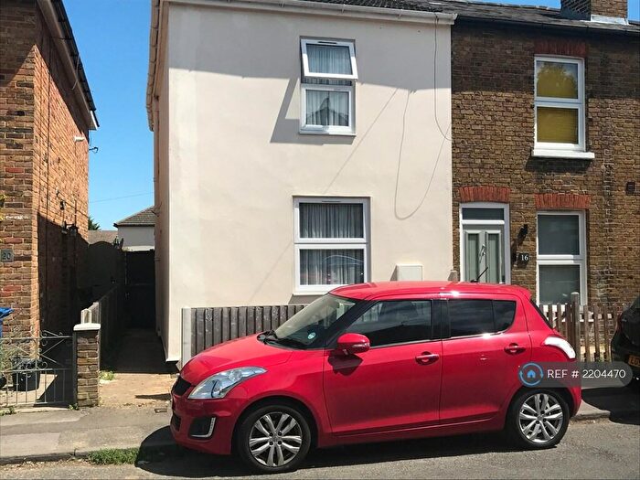 2 Bedroom End Of Terrace House To Rent In Risborough Road, Maidenhead, SL6
