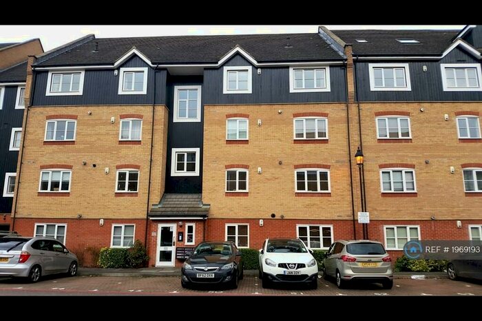 2 Bedroom Flat To Rent In Longman Court, Hemel Hempstead, HP3
