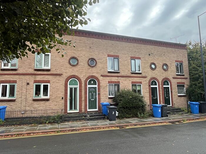 2 Bedroom Town House For Sale In Wellington Crescent, Derby, Derbyshire, DE1