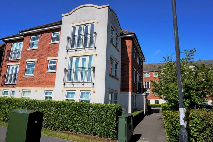2 Bedroom Flat To Rent In Tobermory Close, Langley, Slough SL3