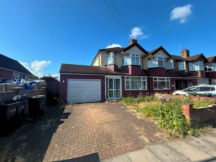 3 Bedroom End Of Terrace House To Rent In Park Road, Enfield, EN3