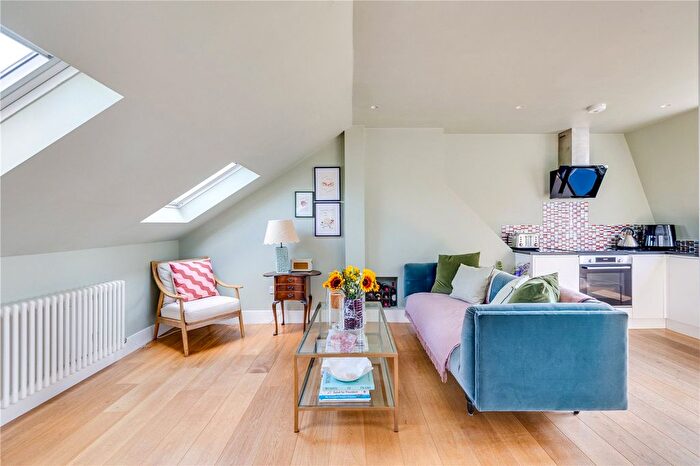 1 Bedroom Flat For Sale In Rostrevor Road, London, SW6