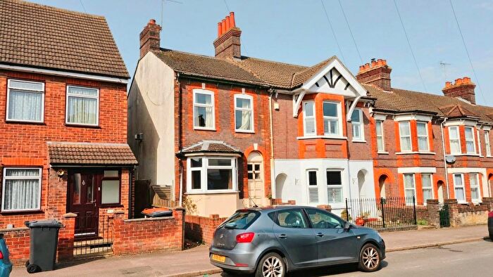 2 Bedroom End Of Terrace House For Sale In Great Northern Road, Dunstable, LU5