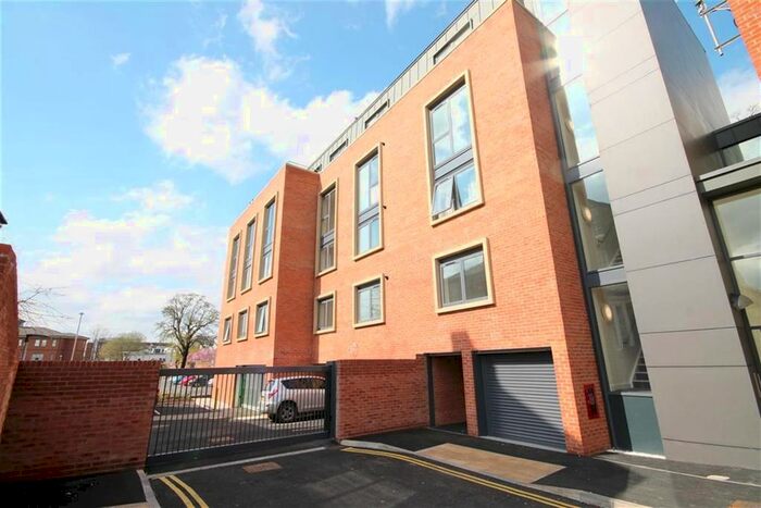 2 Bedroom Flat To Rent In Chapel Apartments, Union Terrace, York, North Yorkshire, YO31