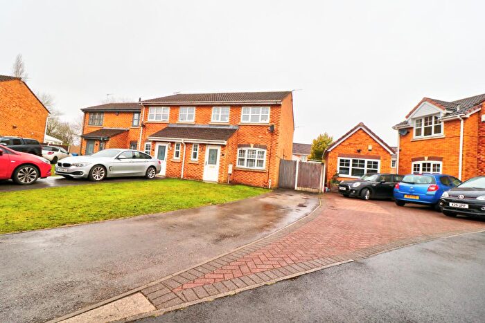 3 Bedroom Semi-Detached House For Sale In Kinders Close, Carrington, M31