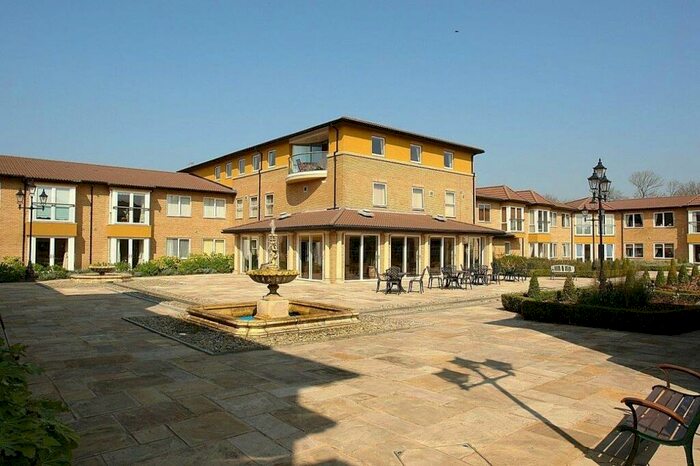 2 Bedroom Apartment For Sale In The Penthouse, Sienna Court, Chadderton, Oldham, OL9