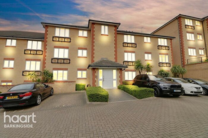 2 Bedroom Apartment For Sale In Stoneleigh Road, Clayhall, IG5