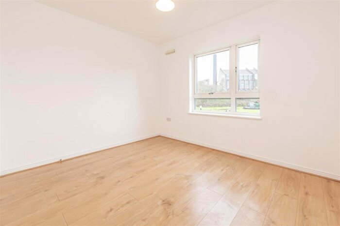 2 Bedroom Apartment To Rent In West Cotton Close, Southbridge, NN4