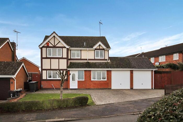 4 Bedroom Detached House For Sale In Oakpits Way, Rushden, NN10