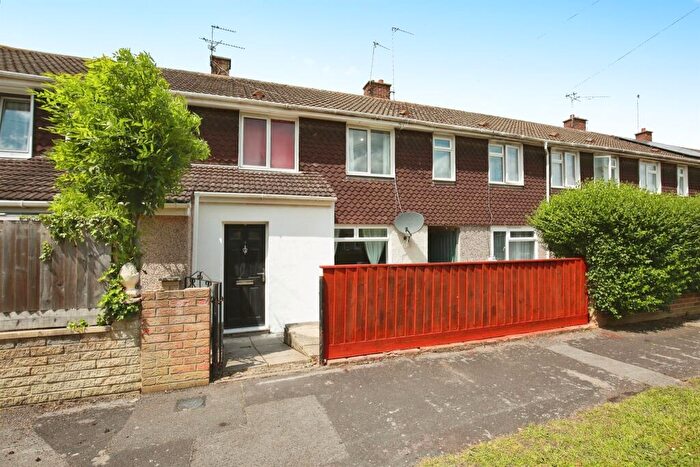 3 Bedroom Terraced House For Sale In Pine Close, Oxford, OX4