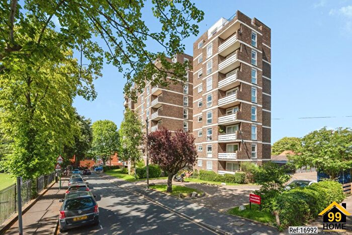 2 Bedroom Flat For Sale In Thackeray Manor, Sutton, Surrey, SM1