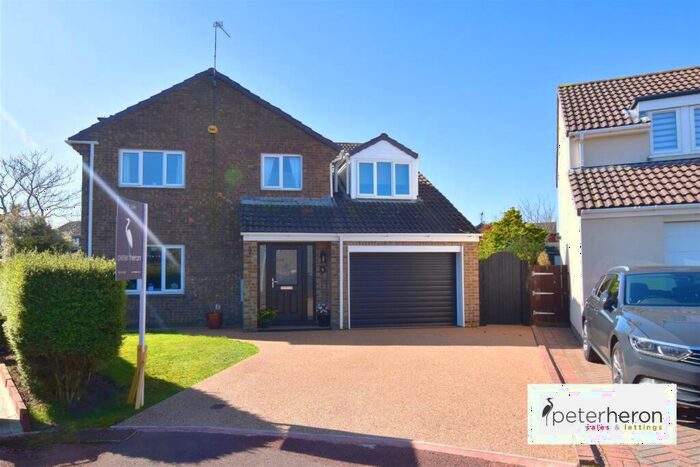 4 Bedroom Detached House For Sale In Whiterocks Grove, Whitburn, Sunderland, SR6