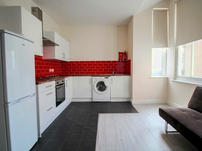 Apartment To Rent In Apt A, Clarendon Road #, LS2