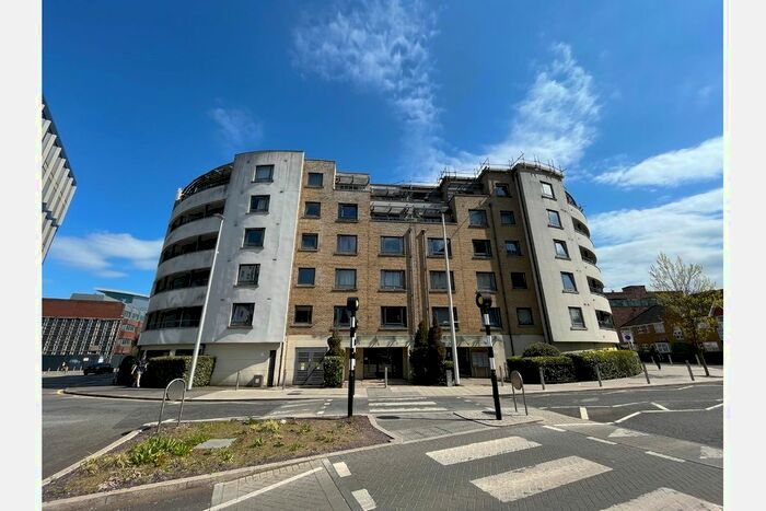 1 Bedroom Flat To Rent In Stanley Road, Woking, GU21