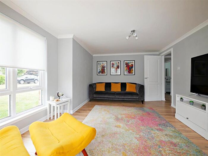 2 Bedroom Flat To Rent In Bathlin Crescent, Moodiesburn, Glasgow, G69
