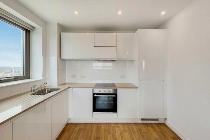 2 Bedroom Flat To Rent In Seven Sisters Road, Tottenham, London, N15