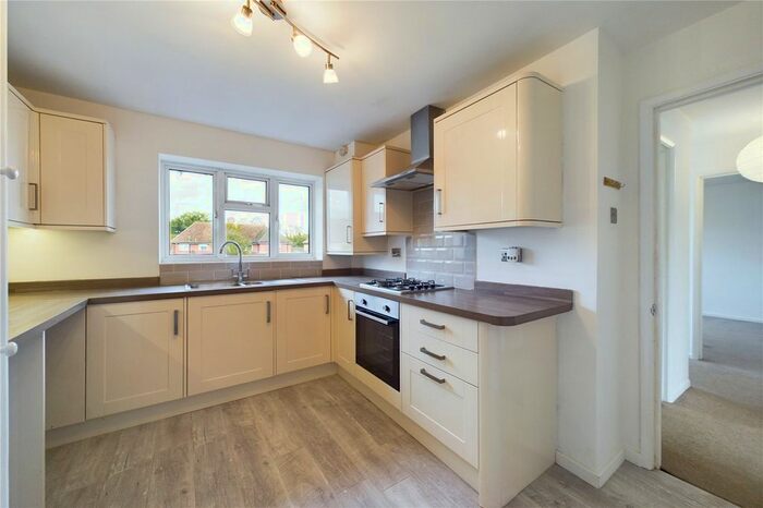2 Bedroom Maisonette To Rent In Bucknell Avenue, Pangbourne, Reading, Berkshire, RG8