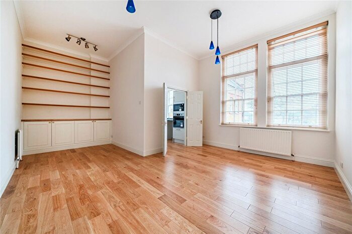 2 Bedroom Flat For Sale In Penrose House, Newsholme Drive, Winchmore Hill, London, N21