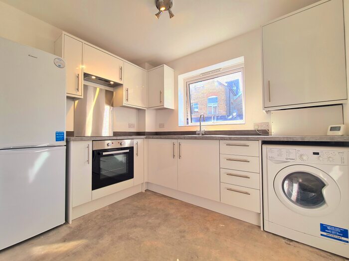 1 Bedroom Apartment To Rent In Bromley Grove, Shortlands, BR2