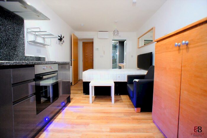 Studio To Rent In A Osborne Terrace, Jesmond, Newcastle Upon Tyne, NE2