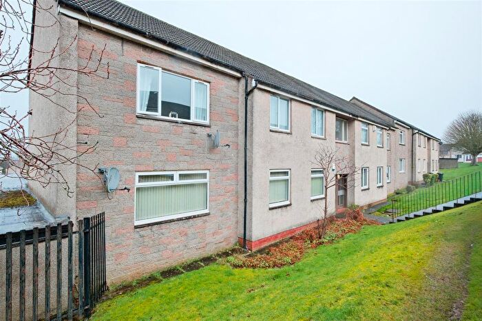 3 Bedroom Flat For Sale In Ormiston Drive, Hamilton, ML3