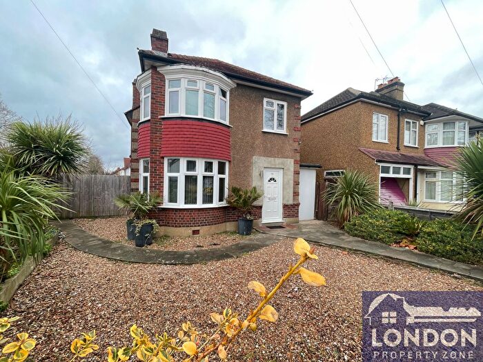 3 Bedroom Detached House To Rent In Demesne Road, Wallington, SM6