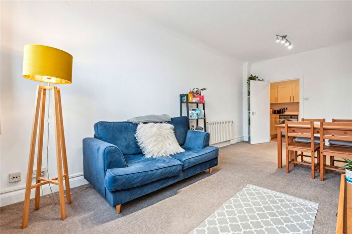 2 Bedroom Flat To Rent In Streatham High Road, London, SW16