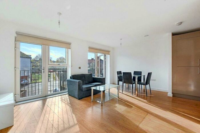 1 Bedroom Apartment To Rent In Telford Road, London, N11