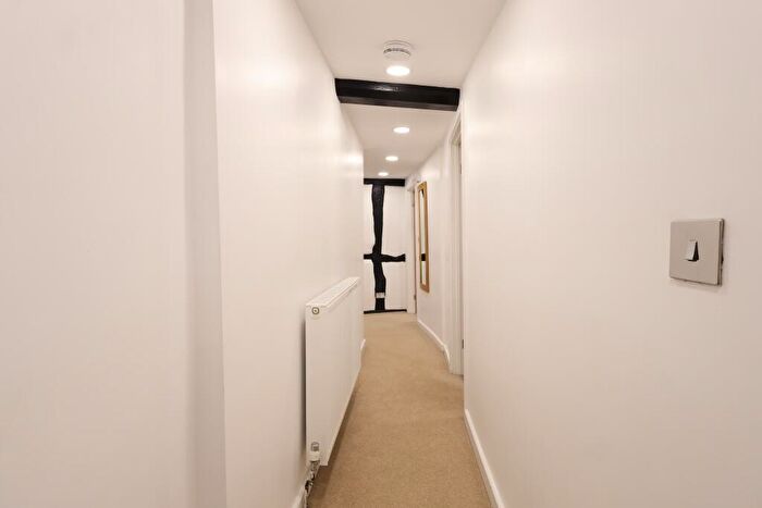 1 Bedroom Flat To Rent In High Street, Central, Stratford-upon-Avon, CV37