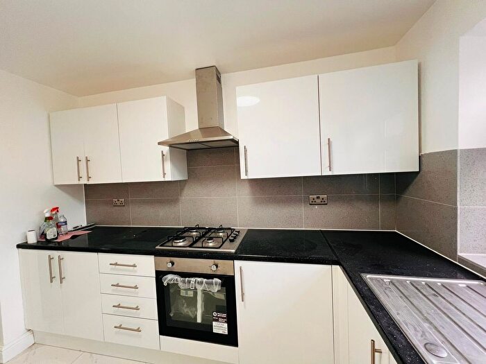 6 Bedroom Terraced House To Rent In Glenny Road, Barking, IG11