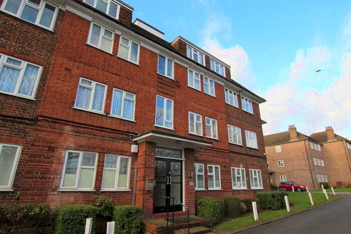 2 Bedroom Flat To Rent In Granville Place, High Road, London, N12